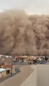 サウジで砂嵐ヤバイｗｗｗｗｗｗ　視界ゼロで街が茶色に