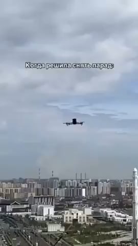 【動画】軍事パレードのリハ中にドローンが20階女性に窓閉めろと指示ｗｗｗｗｗｗ