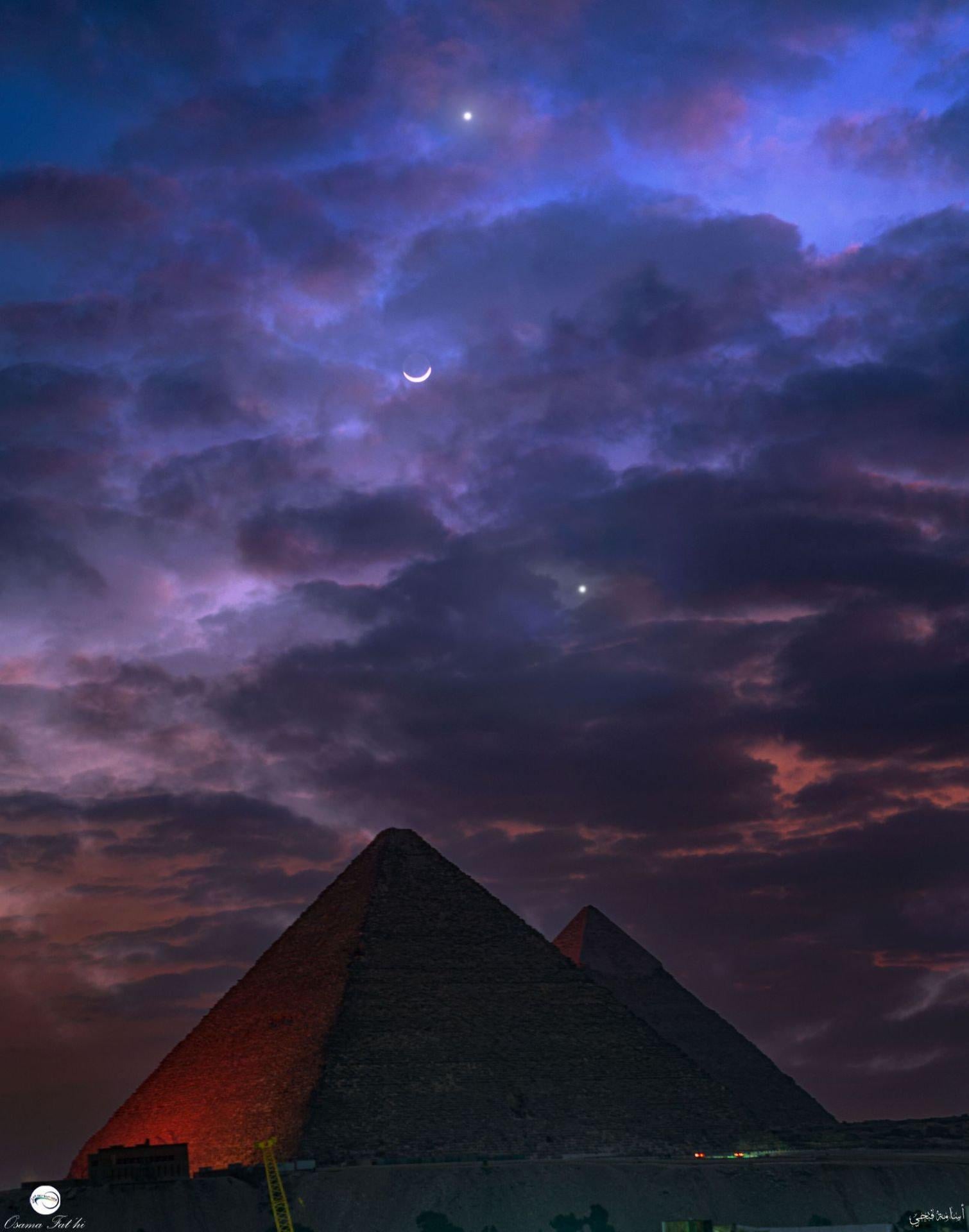 【マジかよ】ギザのピラミッド上空に月、木星、金星が並んで出現！超神秘的…！