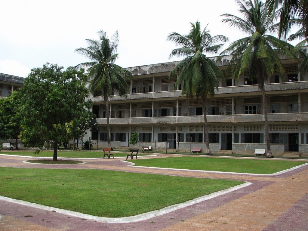 カンボジアS-21刑務所、2万人送り込み生存者わずか12人…マジかよ…