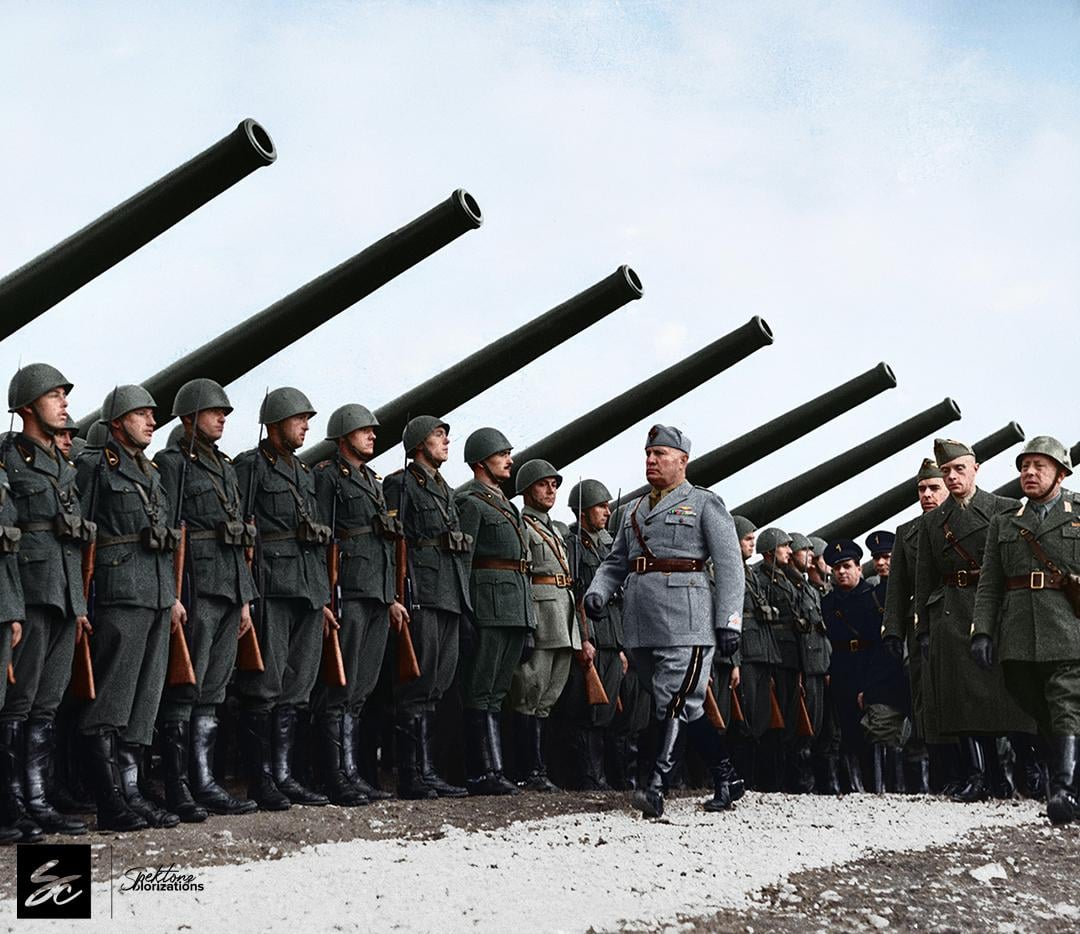 【モノクロ→カラー】 ムッソリーニ、イタリア軍を視察(1940)