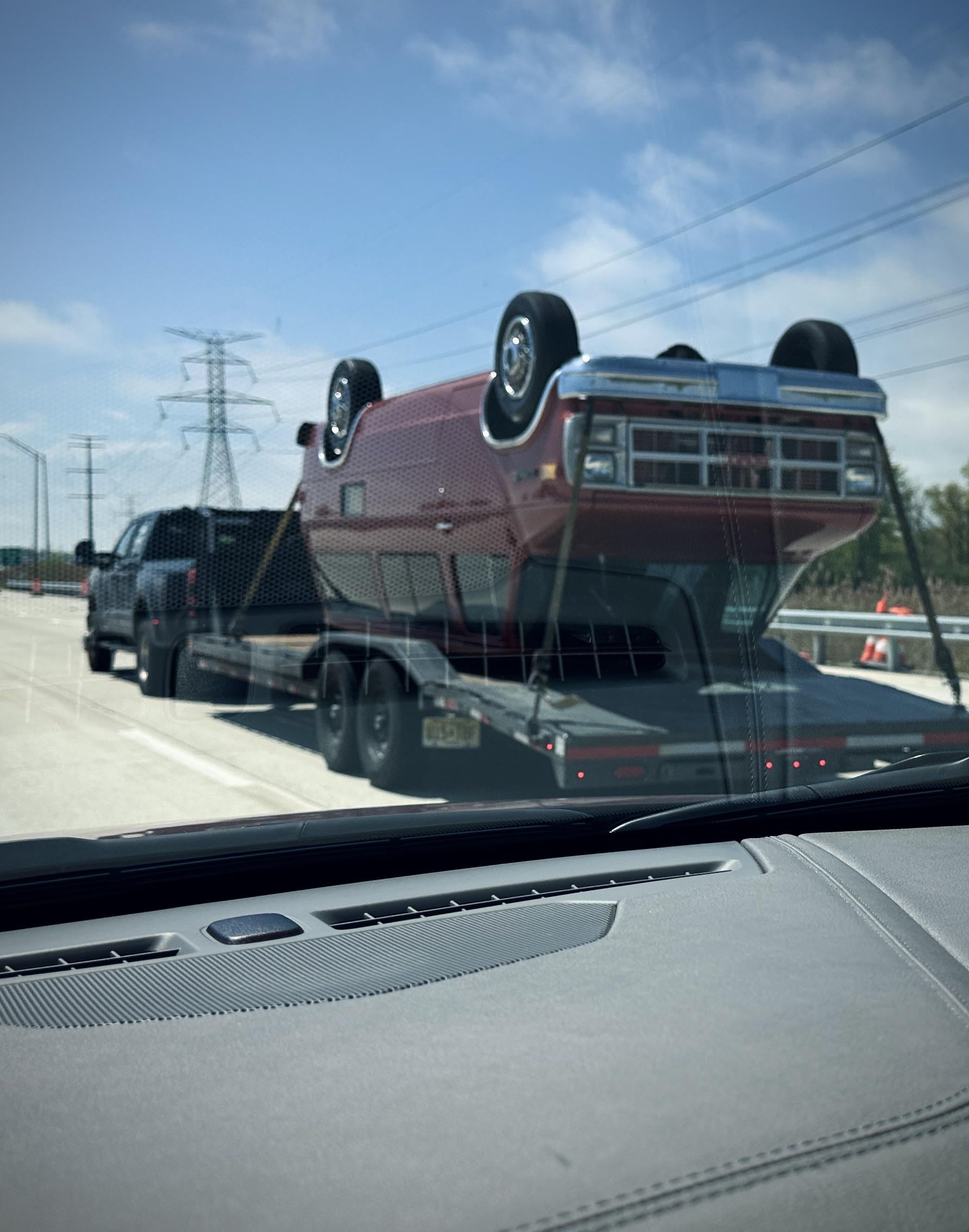 【衝撃】こんな車の運搬方法見たことないｗｗｗｗｗｗｗｗｗ