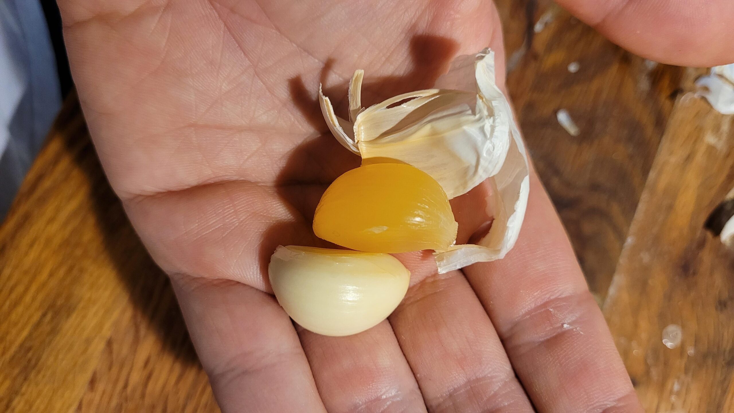 ニンニク一粒だけ黄色くてゴムっぽい！腐ってる？
