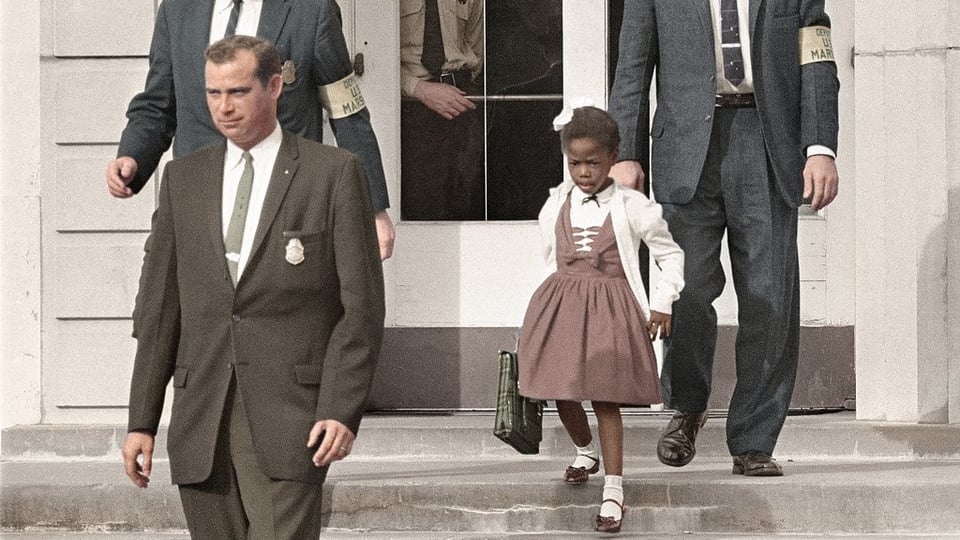 6歳少女ルビー、白人学校にたった一人入学！連邦警察護衛も怒号飛び交う地獄絵図