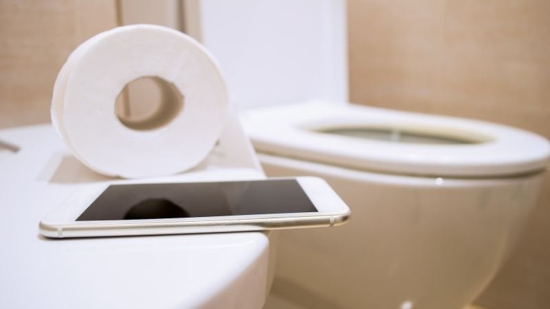 トイレで10分以上は危険！医者が警告する衝撃の事実ｗｗｗ