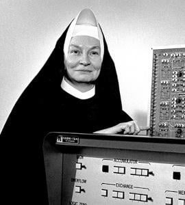 アメリカ初！女性コンピューター科学博士は尼僧だった！？