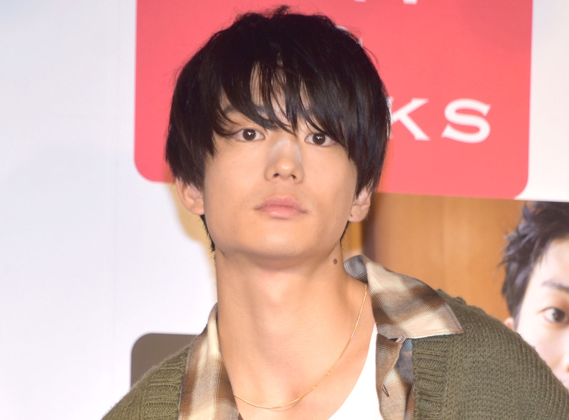 伊藤健太郎、母との2ショット公開！「美しい」「笑顔が素敵」と反響｜ORICON NEWS