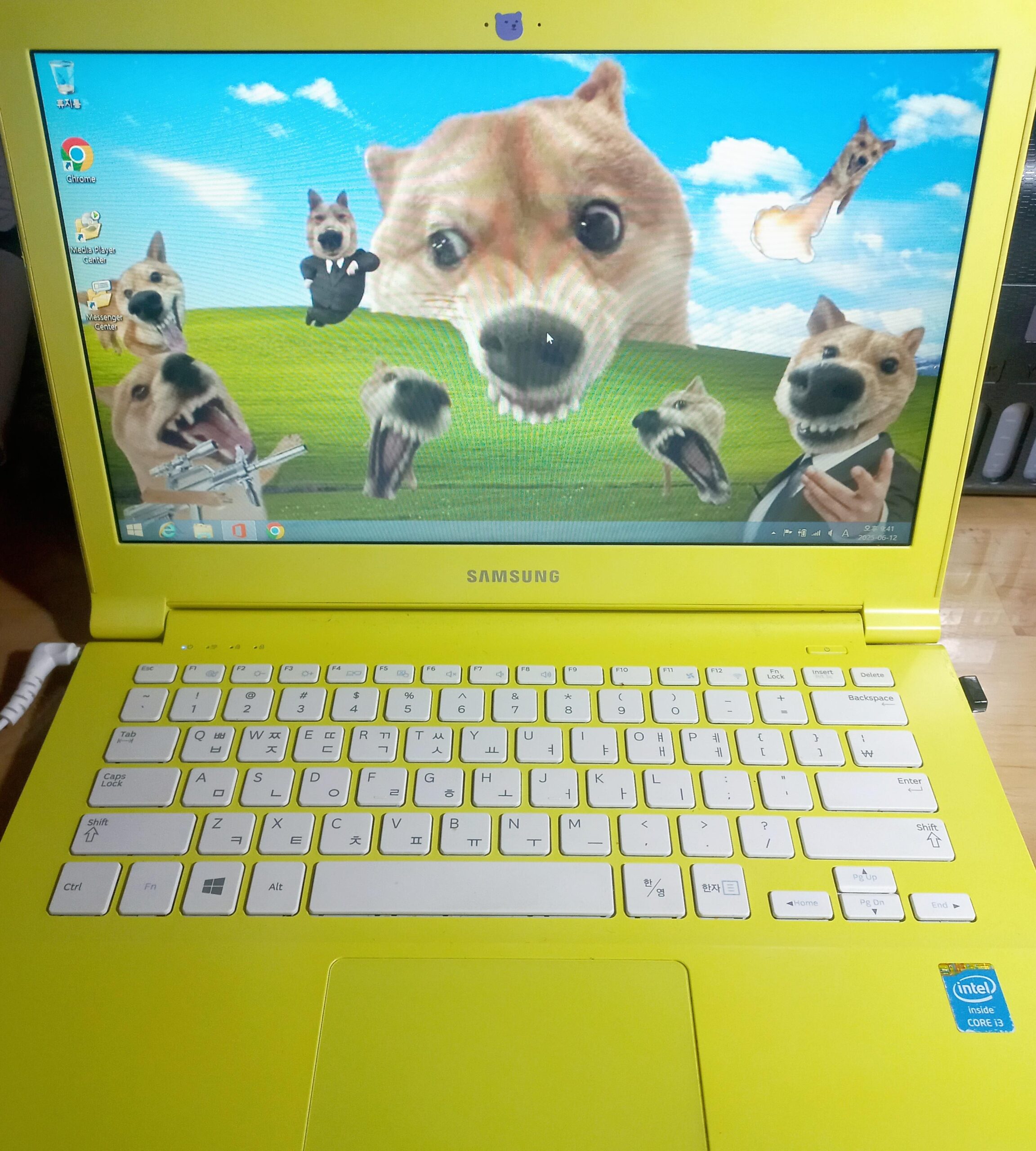 マジ！？サムスンがレモンイエローのPC出してた！俺まだ持ってる！