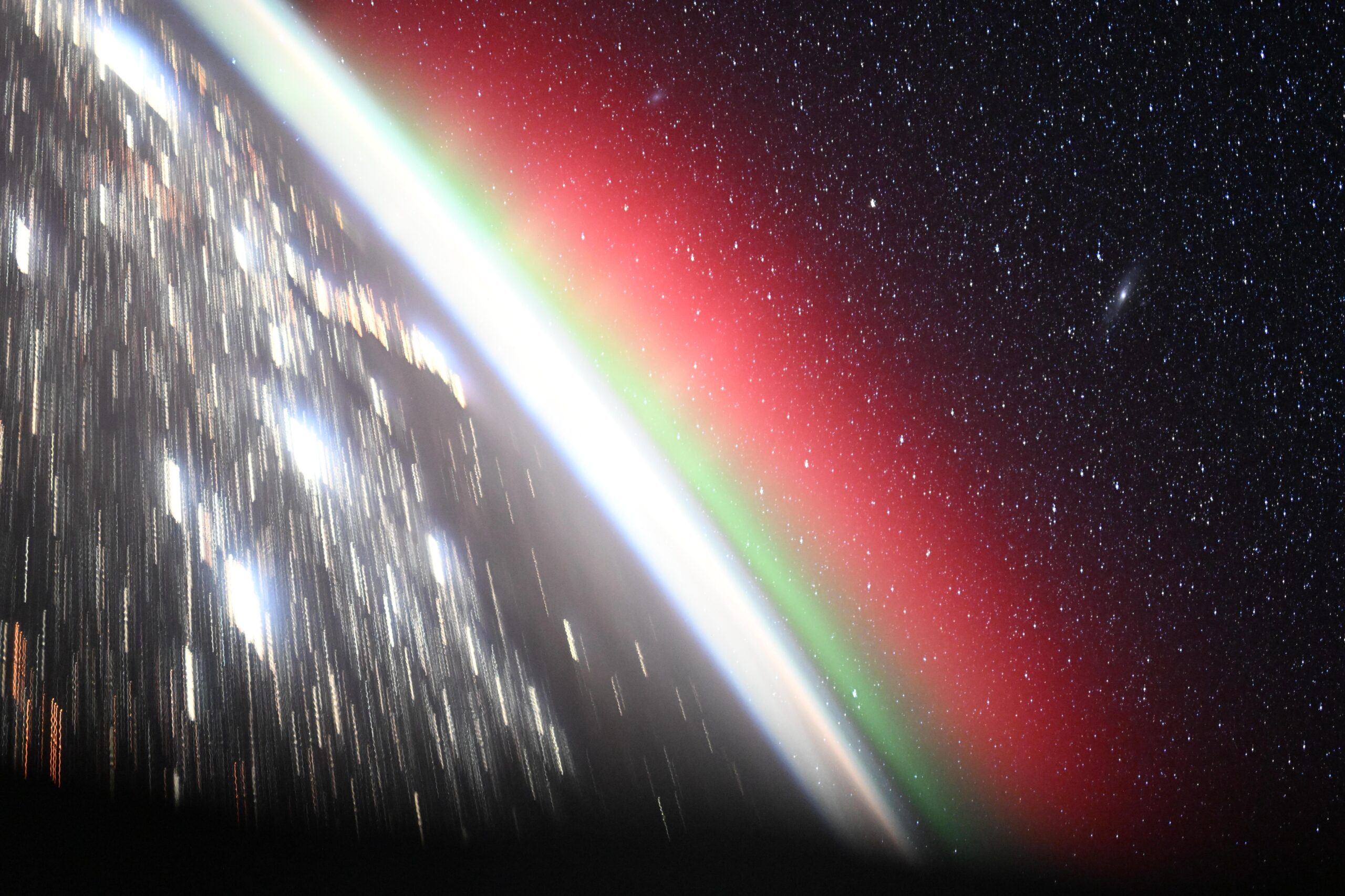 宇宙ヤバイ！ISSからアンドロメダ銀河をガチ撮影した結果ｗｗｗ