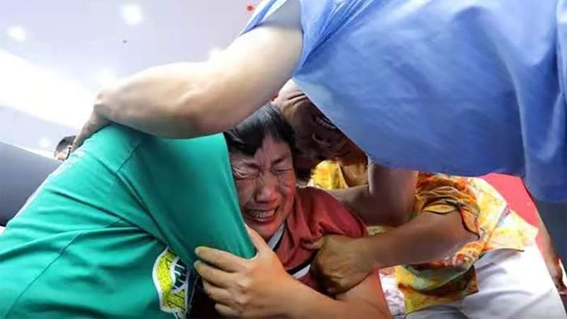 中国の父、24年10台のバイクで息子探し！100人以上救出！