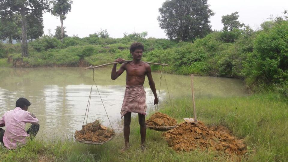 インド少年、27年かけて1エーカーの池を完成！村民の嘲笑を跳ね除け奇跡
