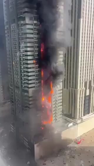 【速報】ドバイ67階建てビル火災！4000人避難で死者ゼロ！
