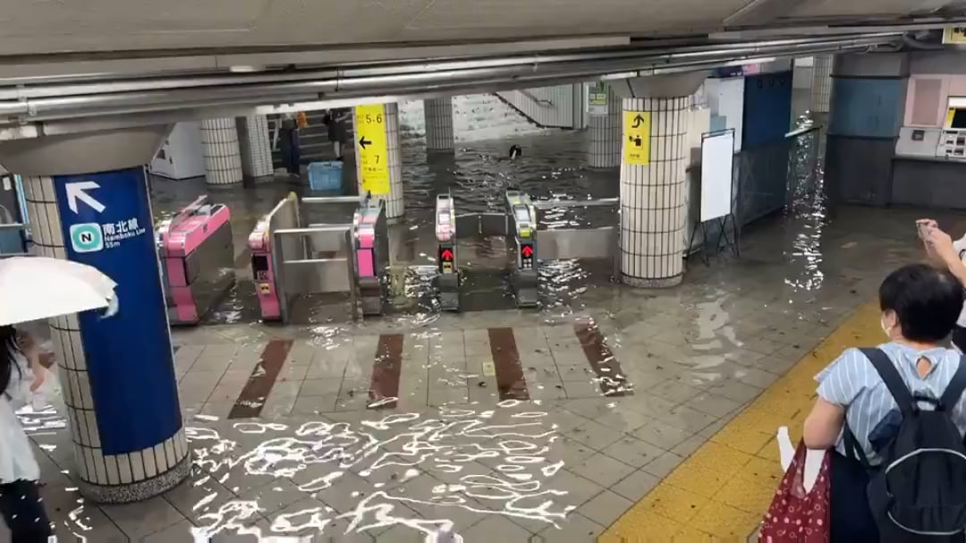 日本の洪水、水が綺麗すぎると話題に