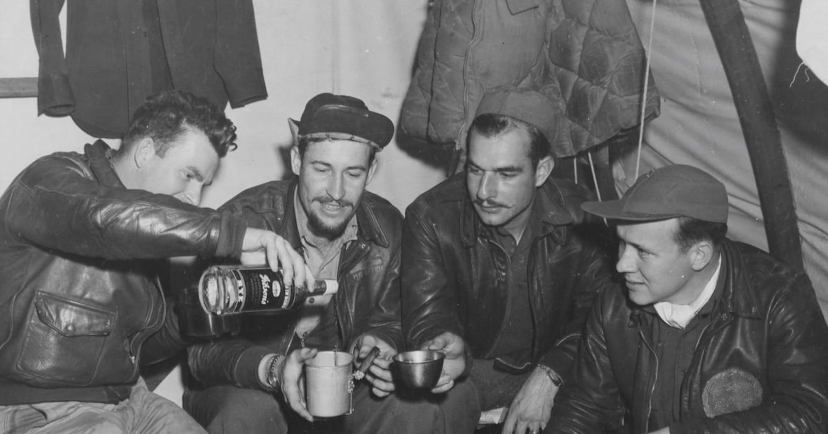 【衝撃】WW2米海軍、180プルーフの酒をパイナップルジュースで割って飲んでた！「魚雷ジュース」ってマジ？