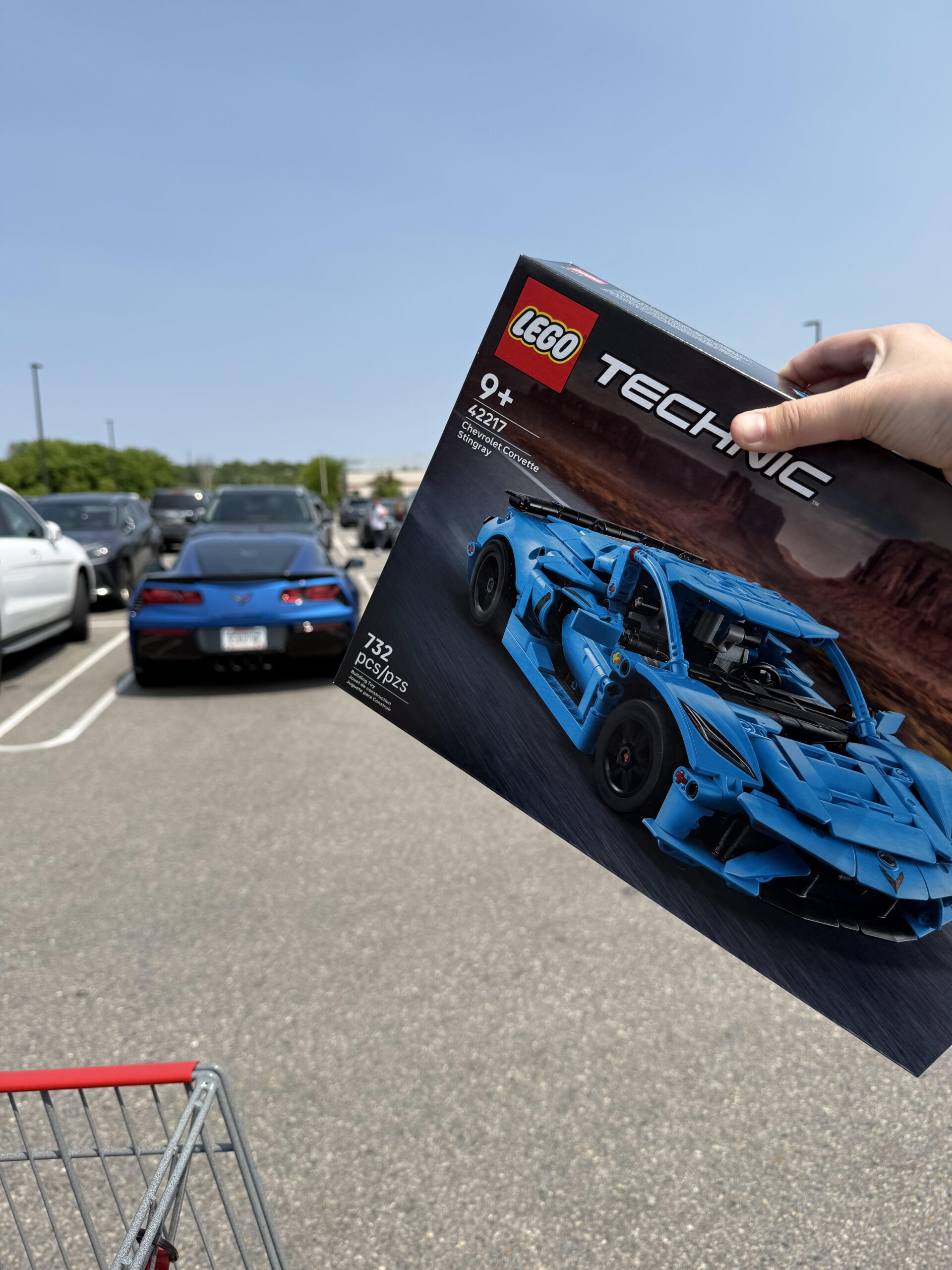 コストコでレゴテクニック買ったら駐車場に同じ車発見！