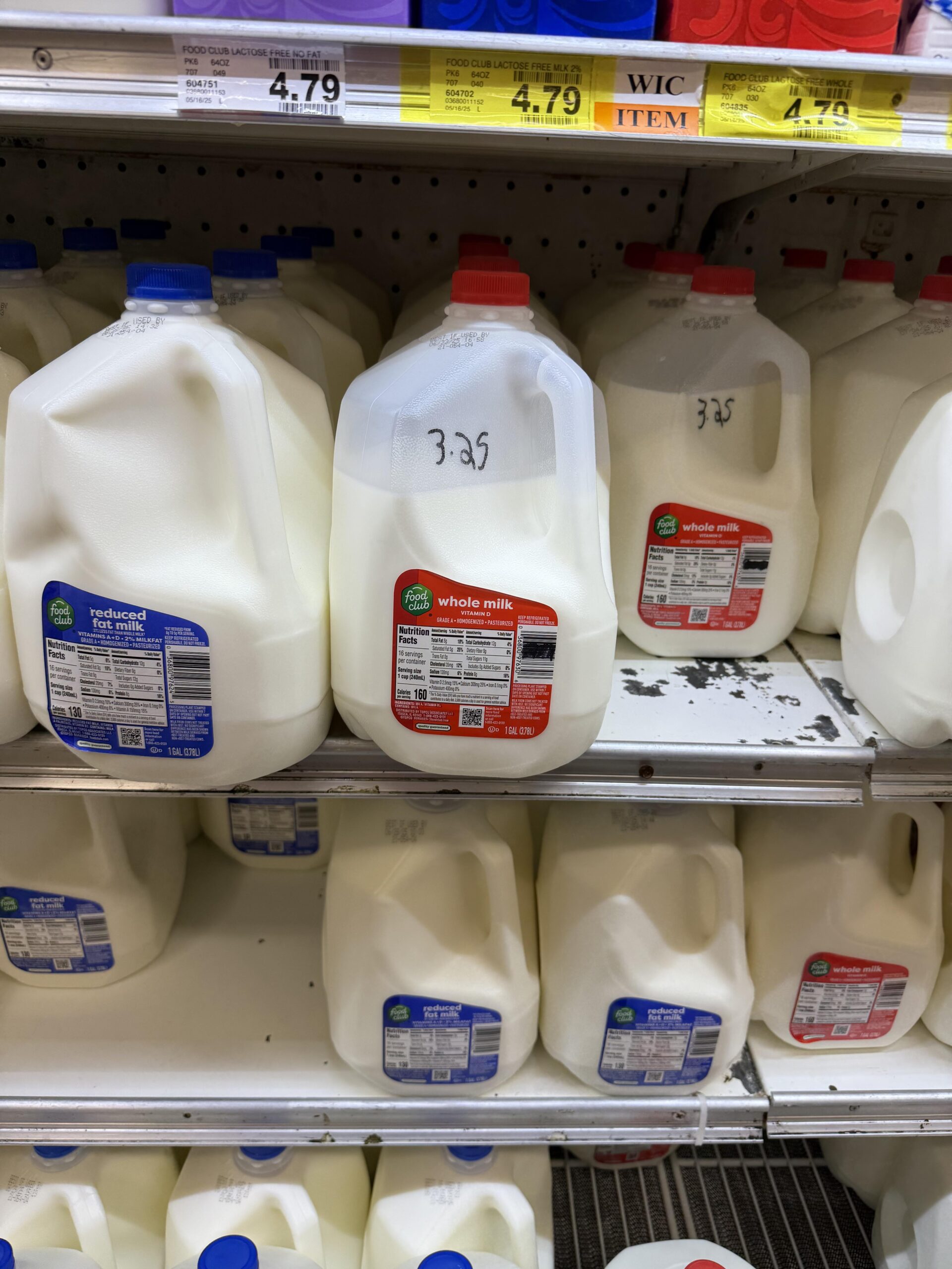 【衝撃】牛乳が足りないのに値下げ！？　謎の格安牛乳販売で話題騒然！