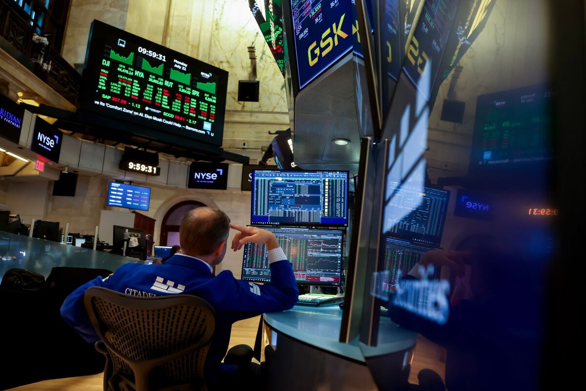 
S&P500最高値更新！決算期待と財務長官発言で金利低下 – 米国市況
米国株高騰：S&P500が史上最高値！決算期待と金利動向を解説
【速報】S&P500最高値更新！米国市場を牽引する要因とは？
米国市況：S&P500が最高値更新！決算期待と金利低下の背景を分析
金利低下でS&P500が最高値に！米国市場の最新動向と今後の展望
