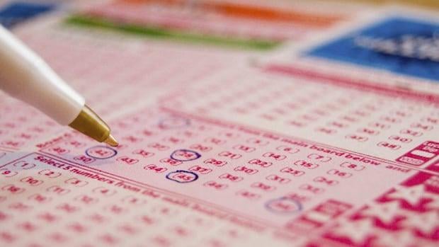 【天才】宝くじの盲点発見！年7億円荒稼ぎした男