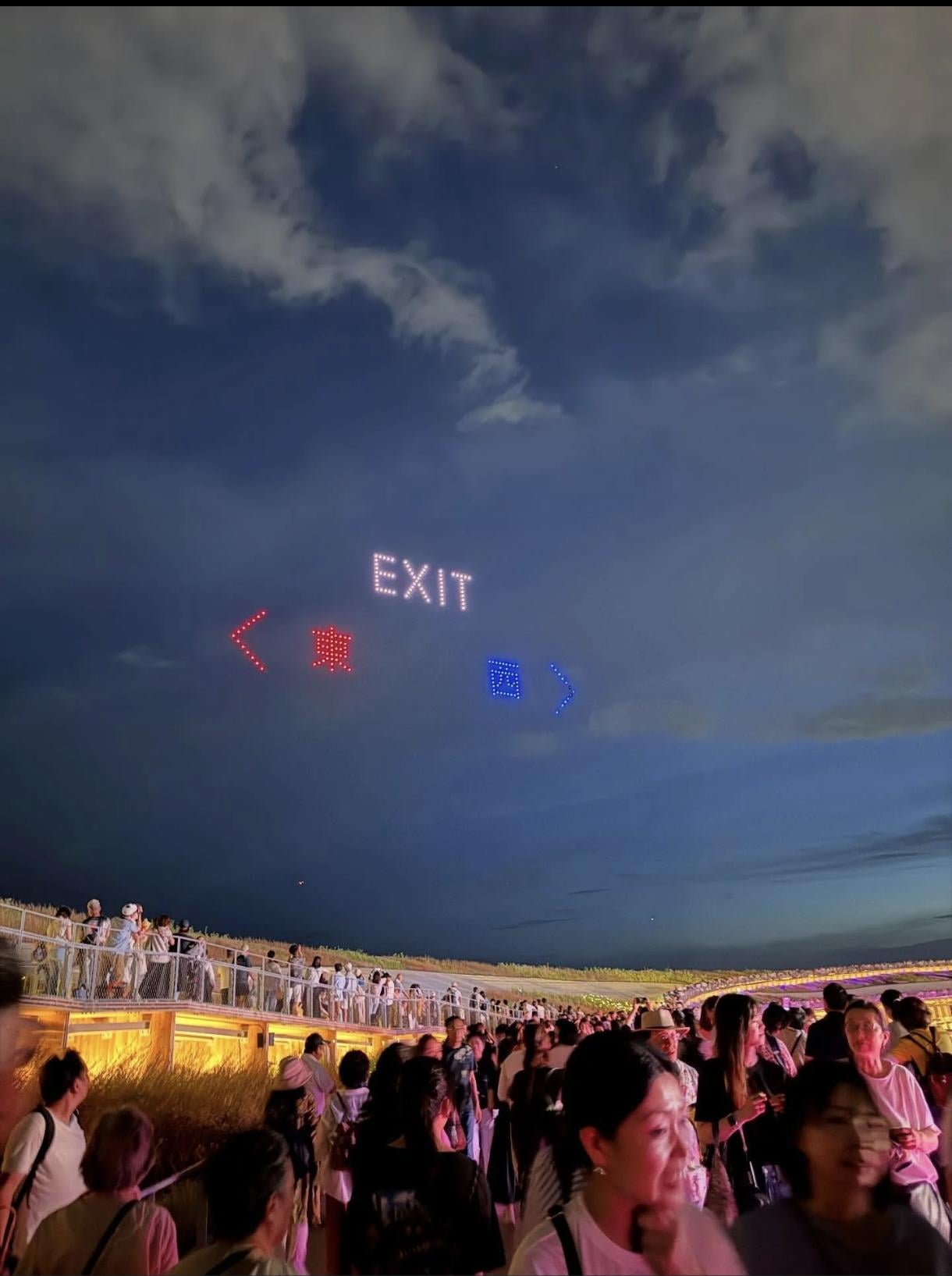 大阪のイベントでドローンが出口誘導！未来すぎワロタ