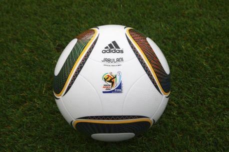 【悲報】2010年W杯公式球ジャブラニ、マジでクソボールだった模様…GKもFWも大ブーイング