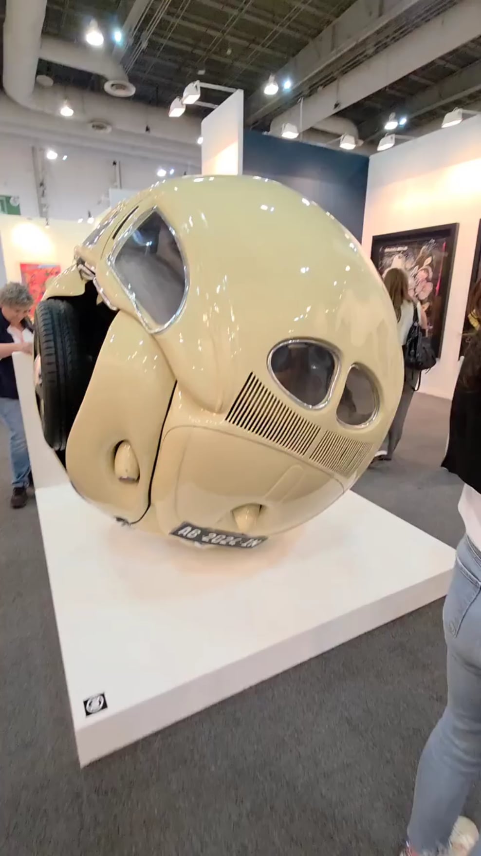 【芸術】VWビートルを球体に変える男現るｗｗｗｗ