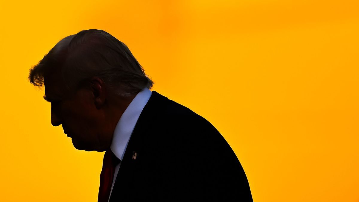 * 【徹底分析】トランプ氏を揺るがすエプスタイン事件：政権内部の混乱を読み解く
* トランプ政権を直撃？エプスタイン事件の真相と今後の行方 – CNN報道分析
* エプスタイン事件がトランプ氏に波紋？政権幹部への影響を詳細解説
* CNN分析：トランプ氏とエプスタイン事件 – 政権内部の混乱と今後のリスク
* 暴露記事】トランプ氏とエプスタイン事件：政権を揺るがすスキャンダルの全貌