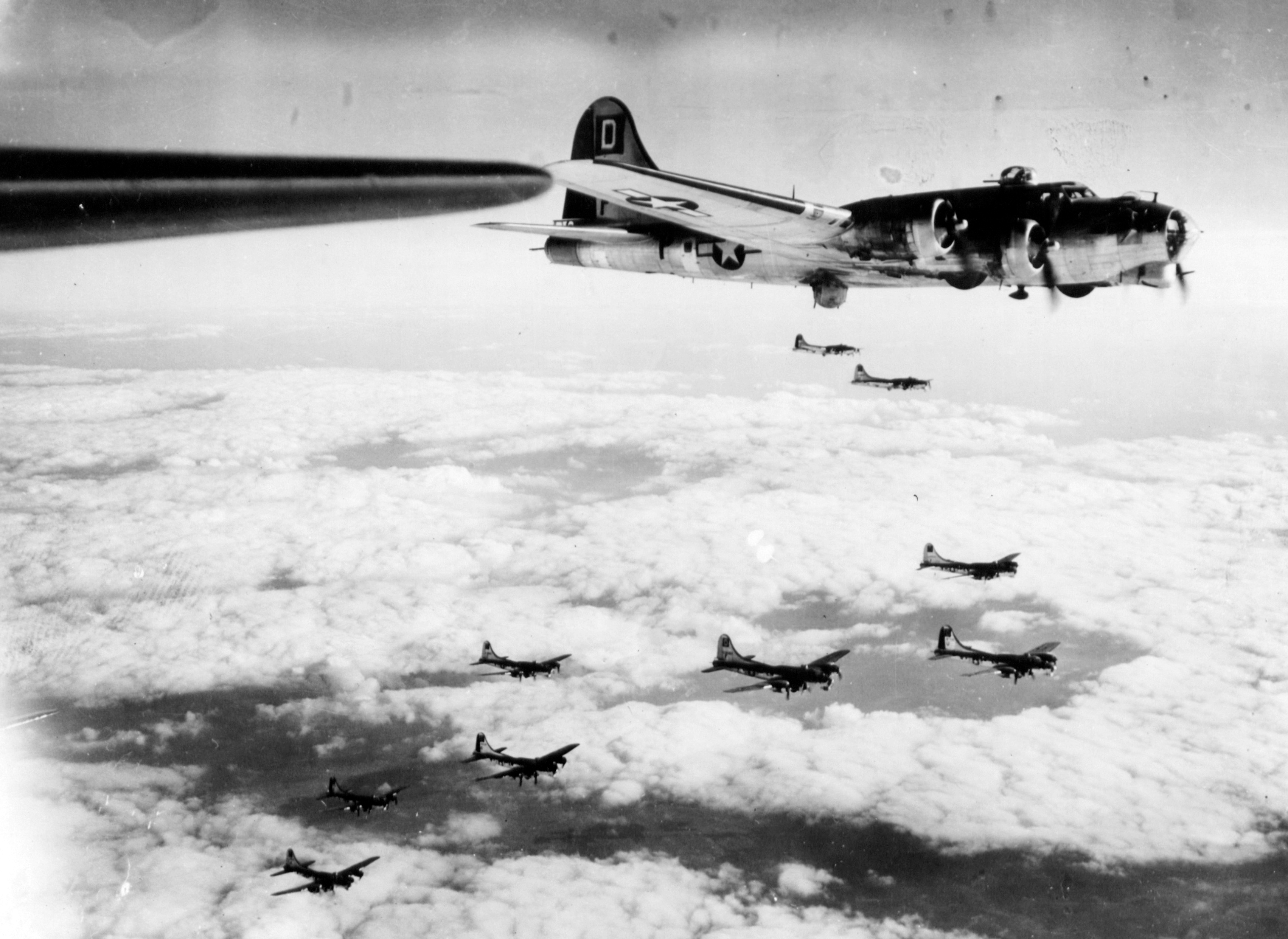 【米軍】B-17訓練中に妻に会いに行ったパイロットｗｗｗ 他にも3機がラスベガスへ