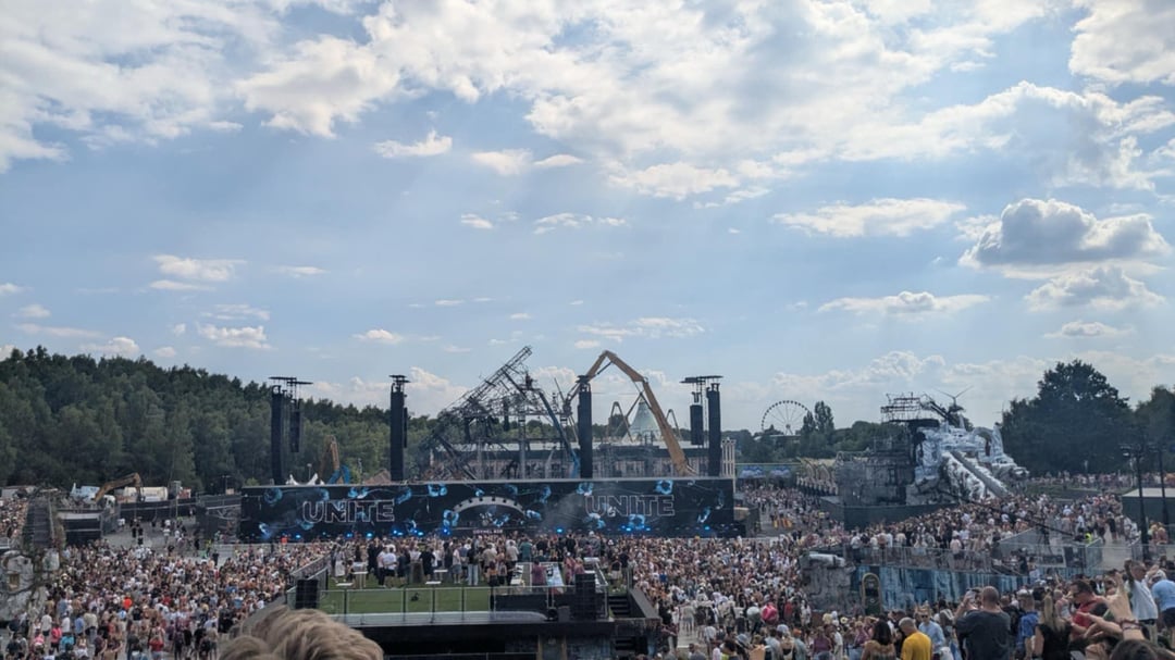 【速報】燃えて48時間後、Tomorrowlandがメインステージ復活遂げる！