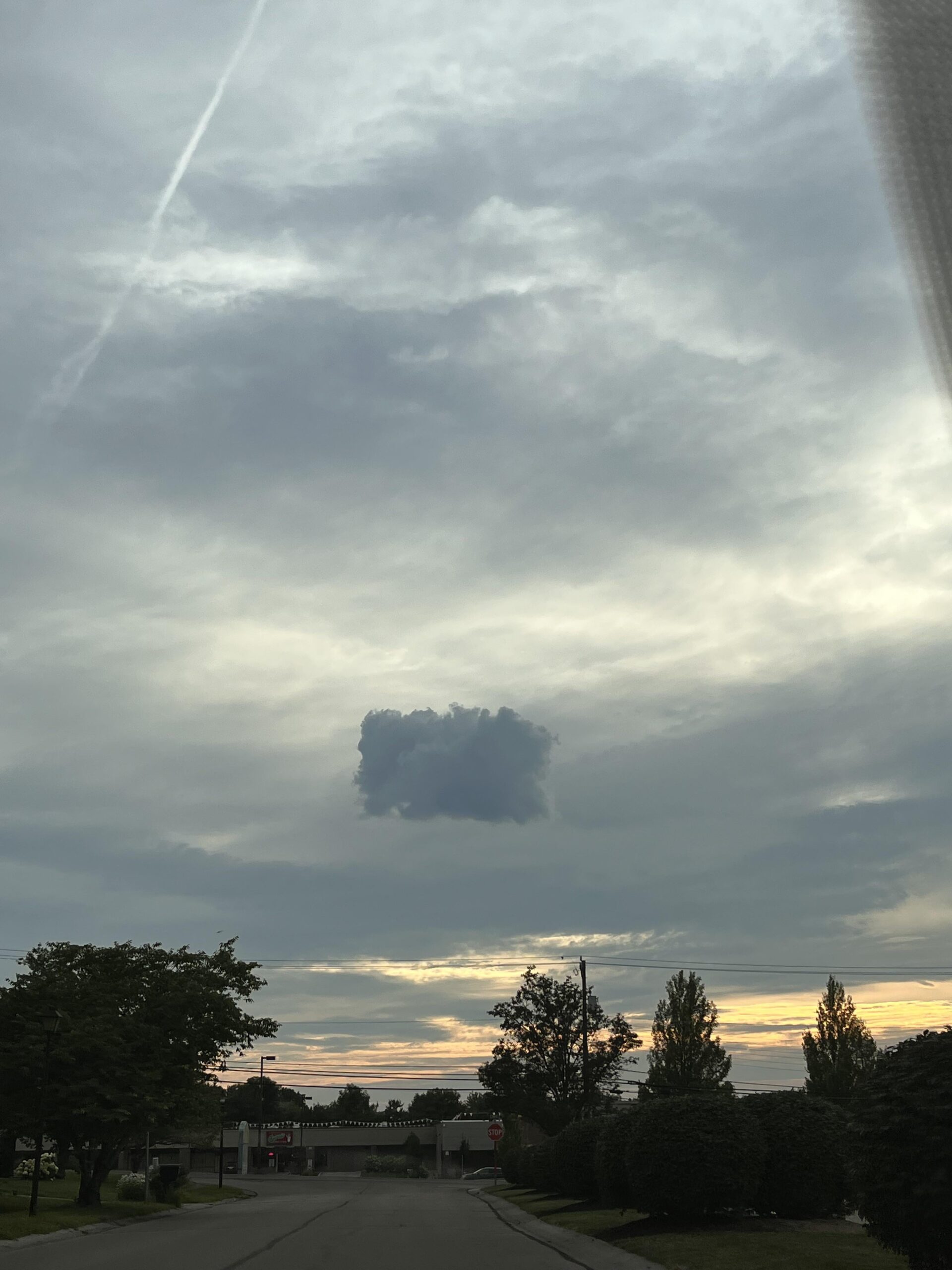 【写真】 【朗報】マジかよ！四角い雲、現るｗｗｗ