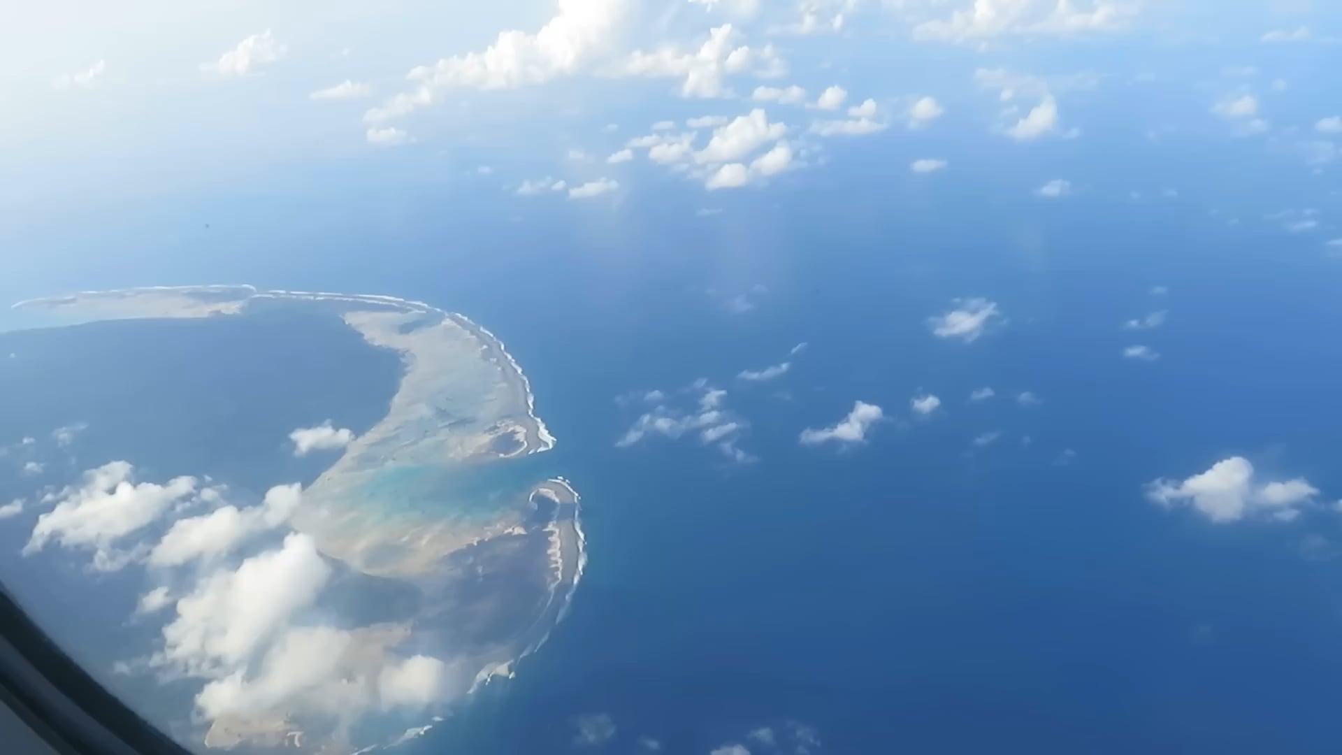 【悲報】北センチネル島上空を飛行機が通過してしまう…