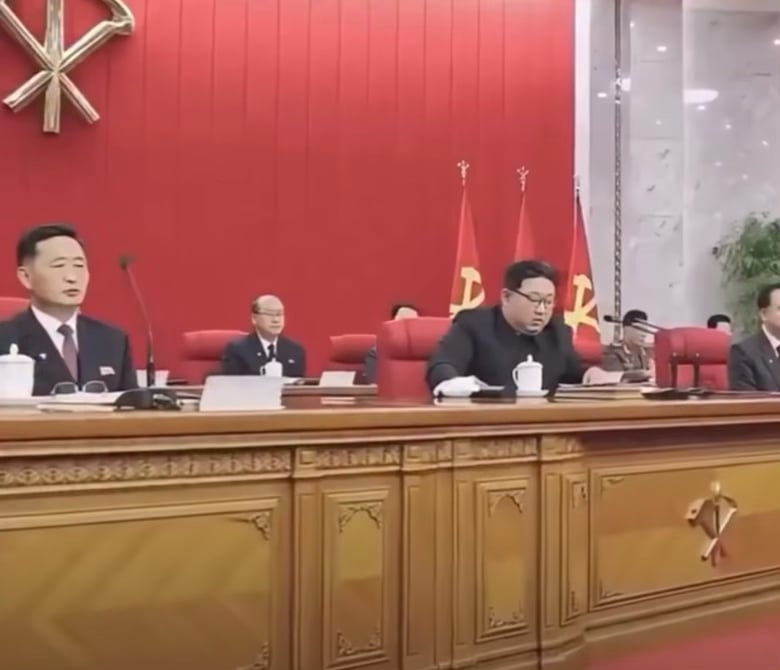 【北朝鮮】金正恩立ち会いのもと、法律が可決される瞬間をご覧ください