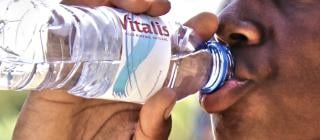 デビッド・ブレイン、水だけで44日生存！テムズ川上空の箱で偉業達成ｗｗｗ