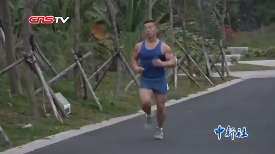 70代に見えねぇ！34年毎日筋トレした結果がヤバすぎ