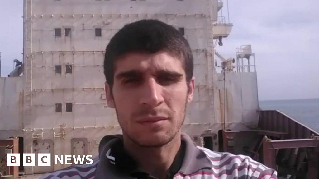 エジプトで放置された貨物船に4年間閉じ込められた男、電源なし、会社倒産
【悲報】エジプトで遭難した男、4年間無人コンテナ船でサバイバル生活