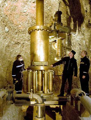 1817年製、青銅製14tの揚水ポンプがヤバすぎ！356mの高低差を110年無休で稼働