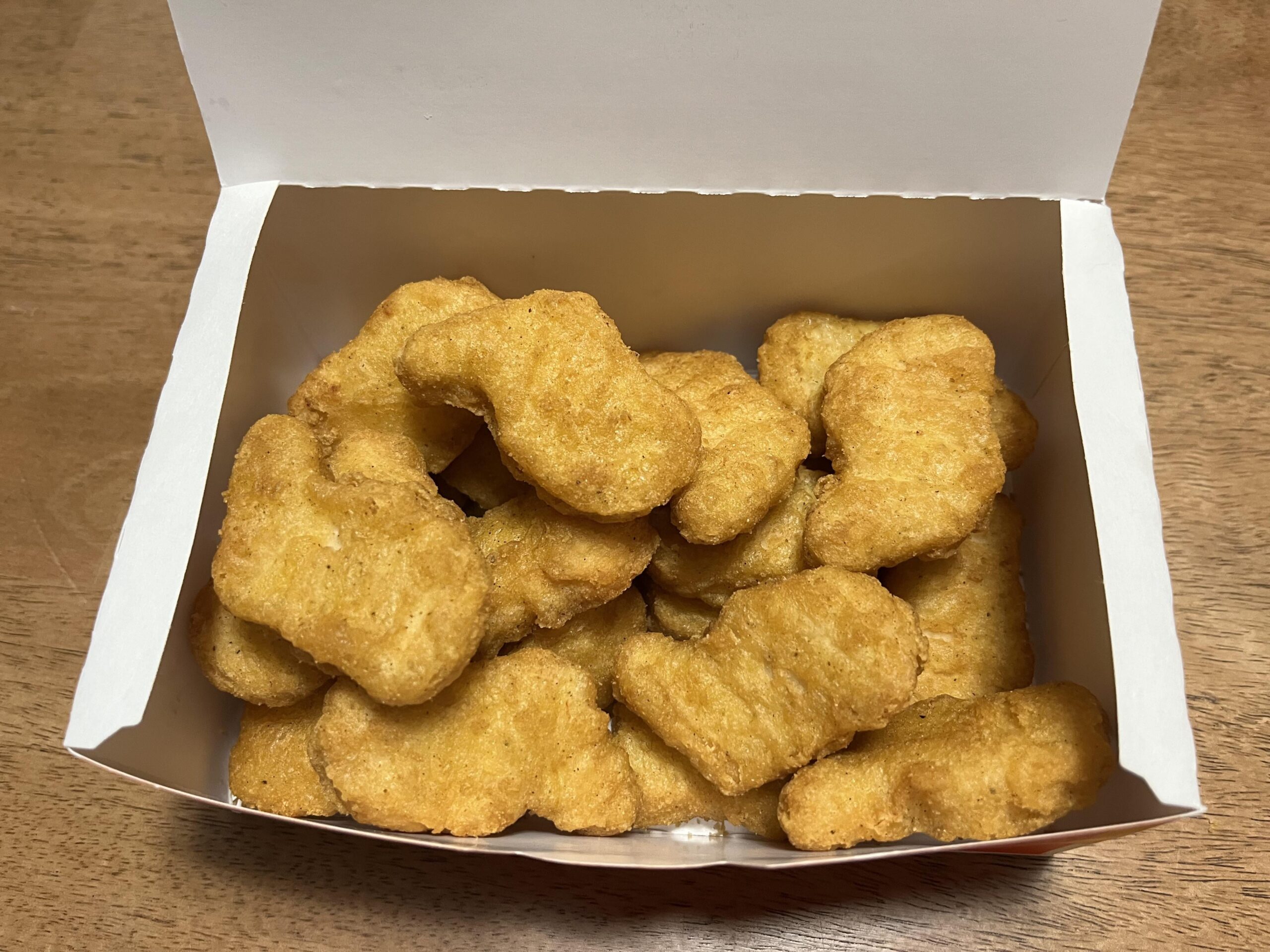【悲報】マックのナゲット20個入り、全部ブーツ型だった件