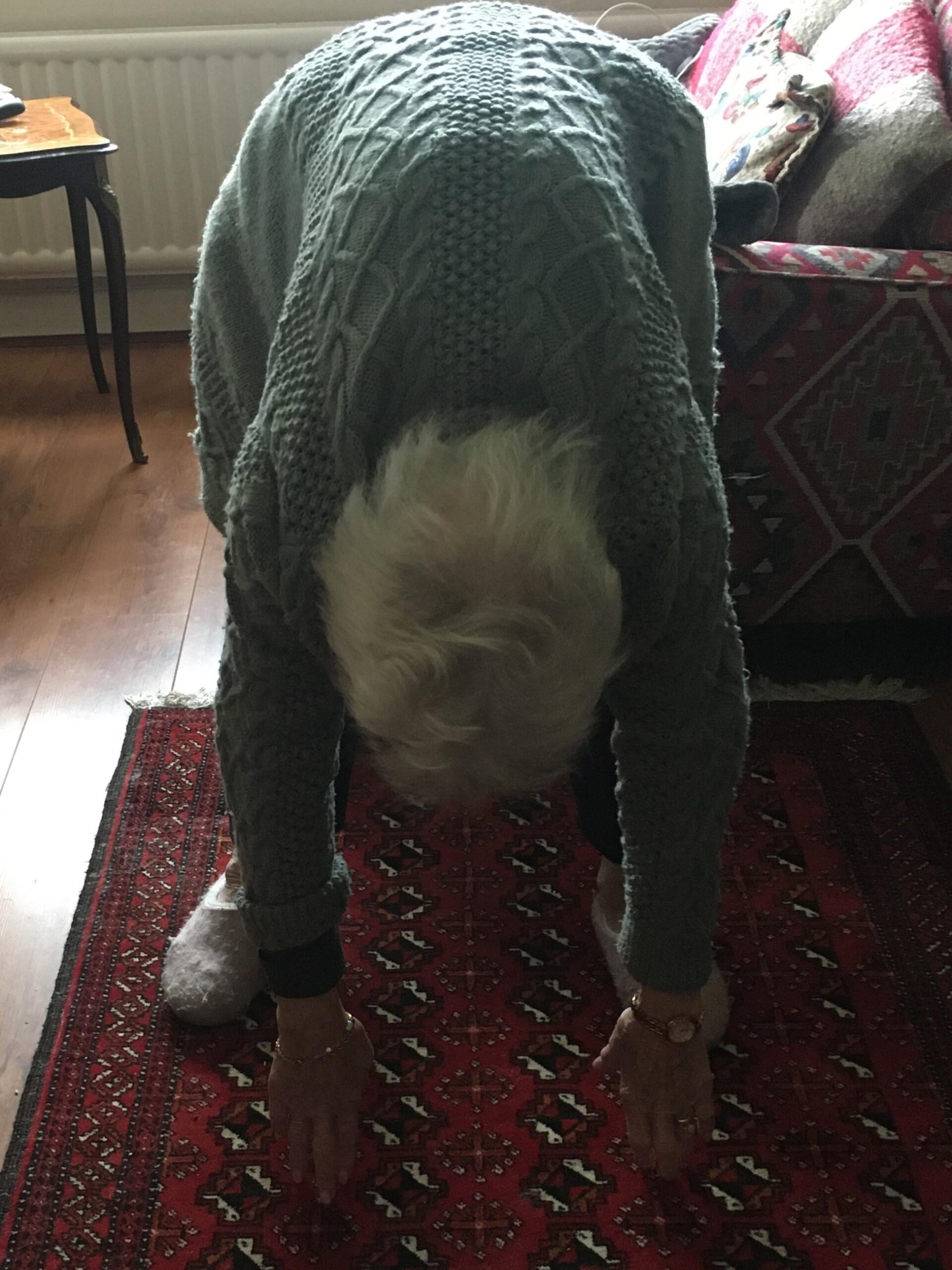 93歳 бабушка、衝撃の柔軟性！まさかのベタ足 до кос пор？