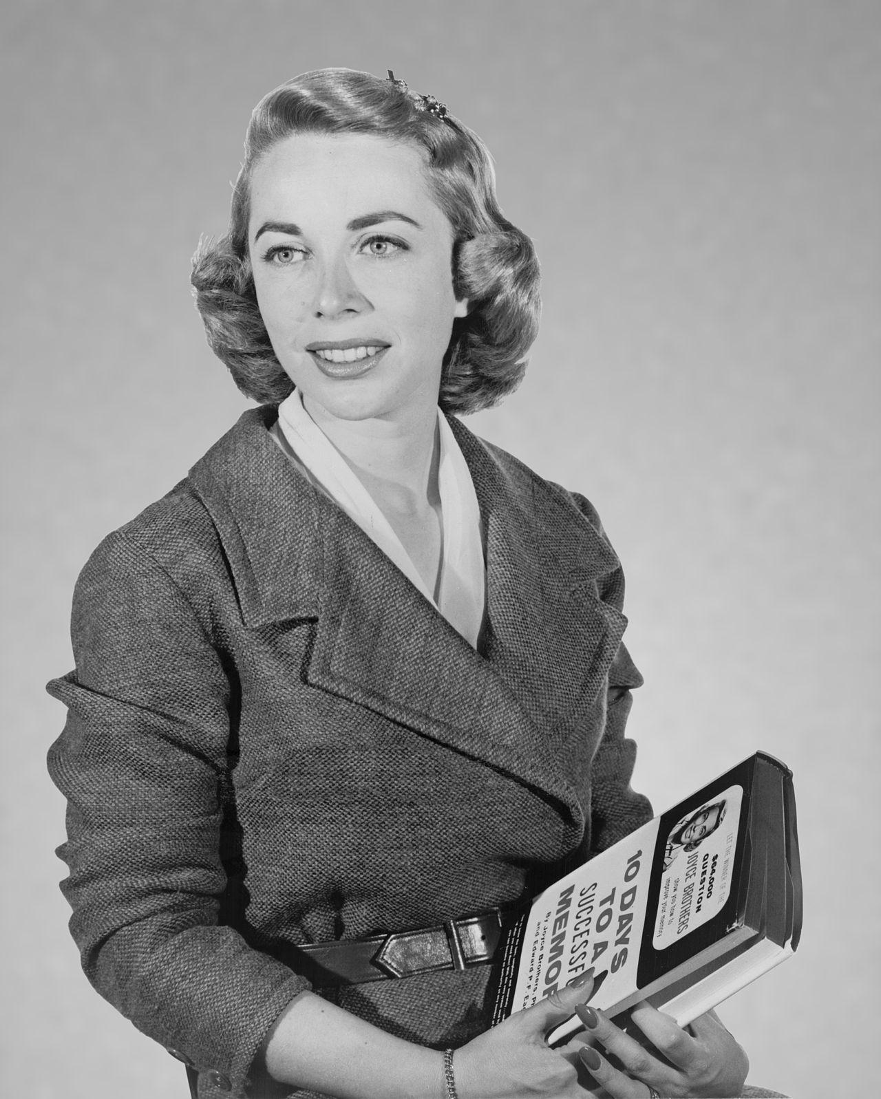 1950年代、女医がクイズ番組で優勝！プロデューサーの妨害も撃破し歴史を作る