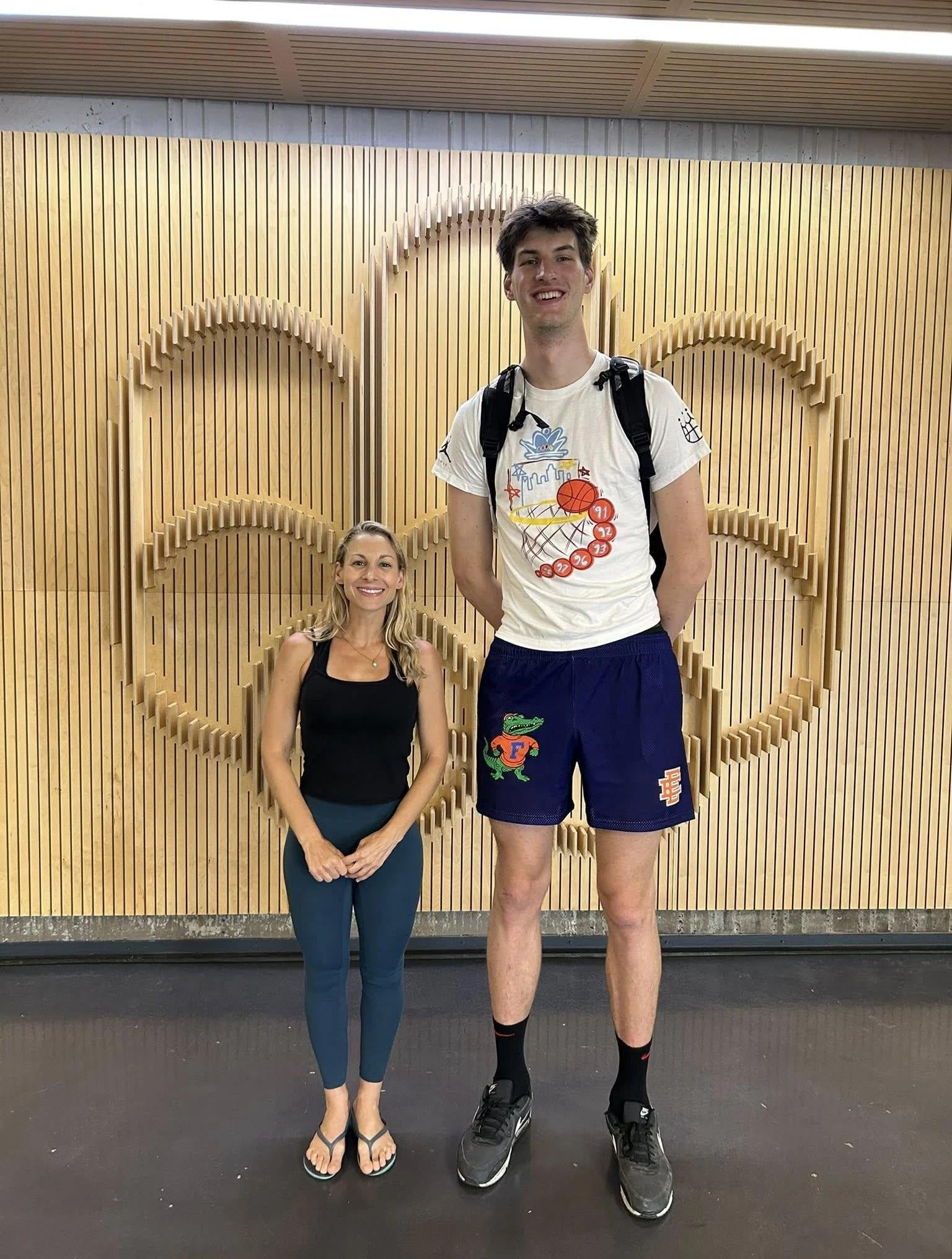 【悲報】155cm vs 236cm、格闘技かよｗｗｗ