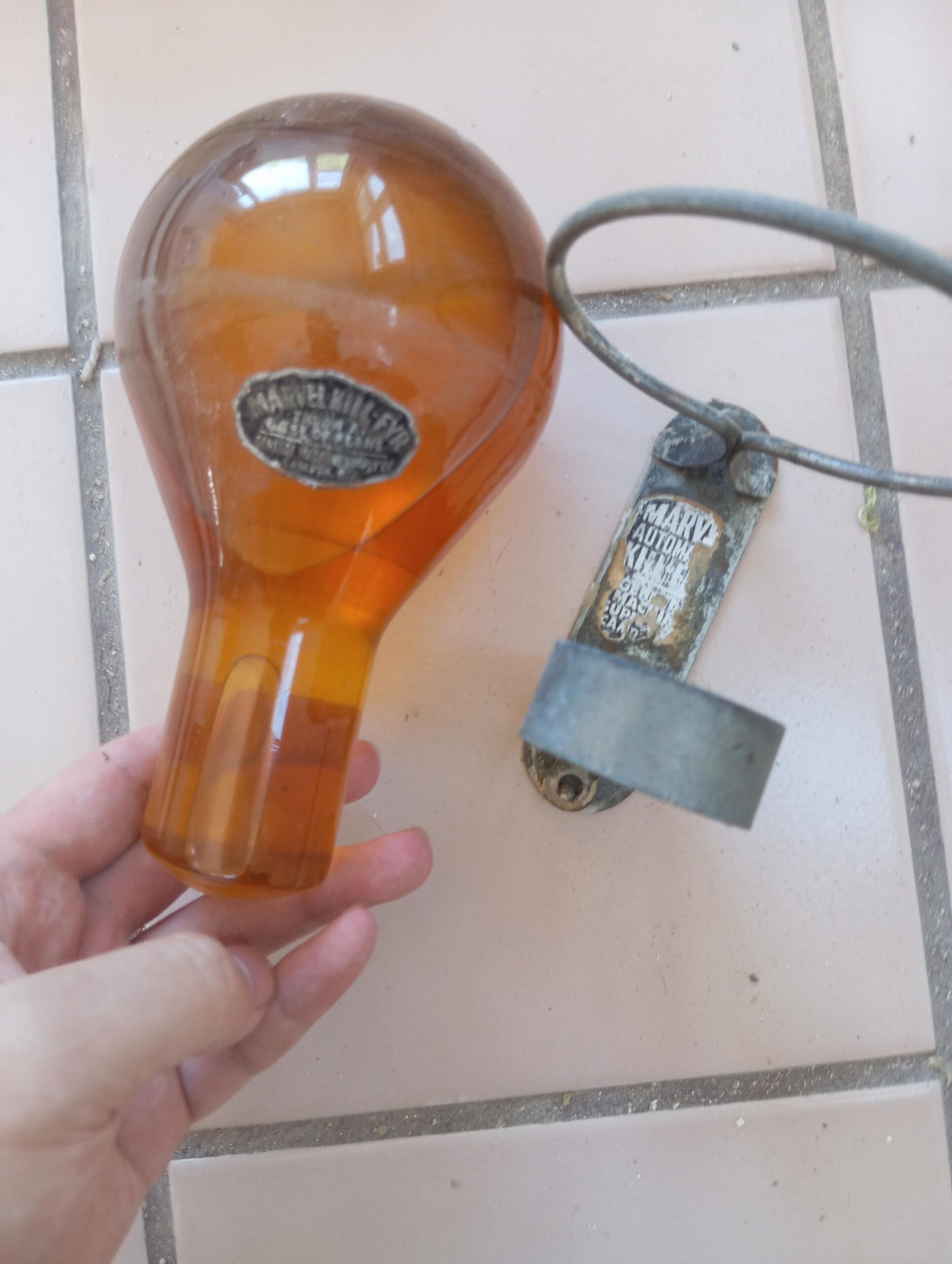 【DIY】築古物件リフォーム中にヤバい消火器発見…((((；ﾟДﾟ))))ｶﾞｸﾌﾞﾙ