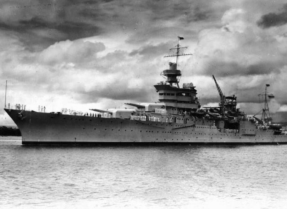 【悲報】米軍巡洋艦インディアナポリス、沈没後サメ地獄絵図へ…生存者600人死亡