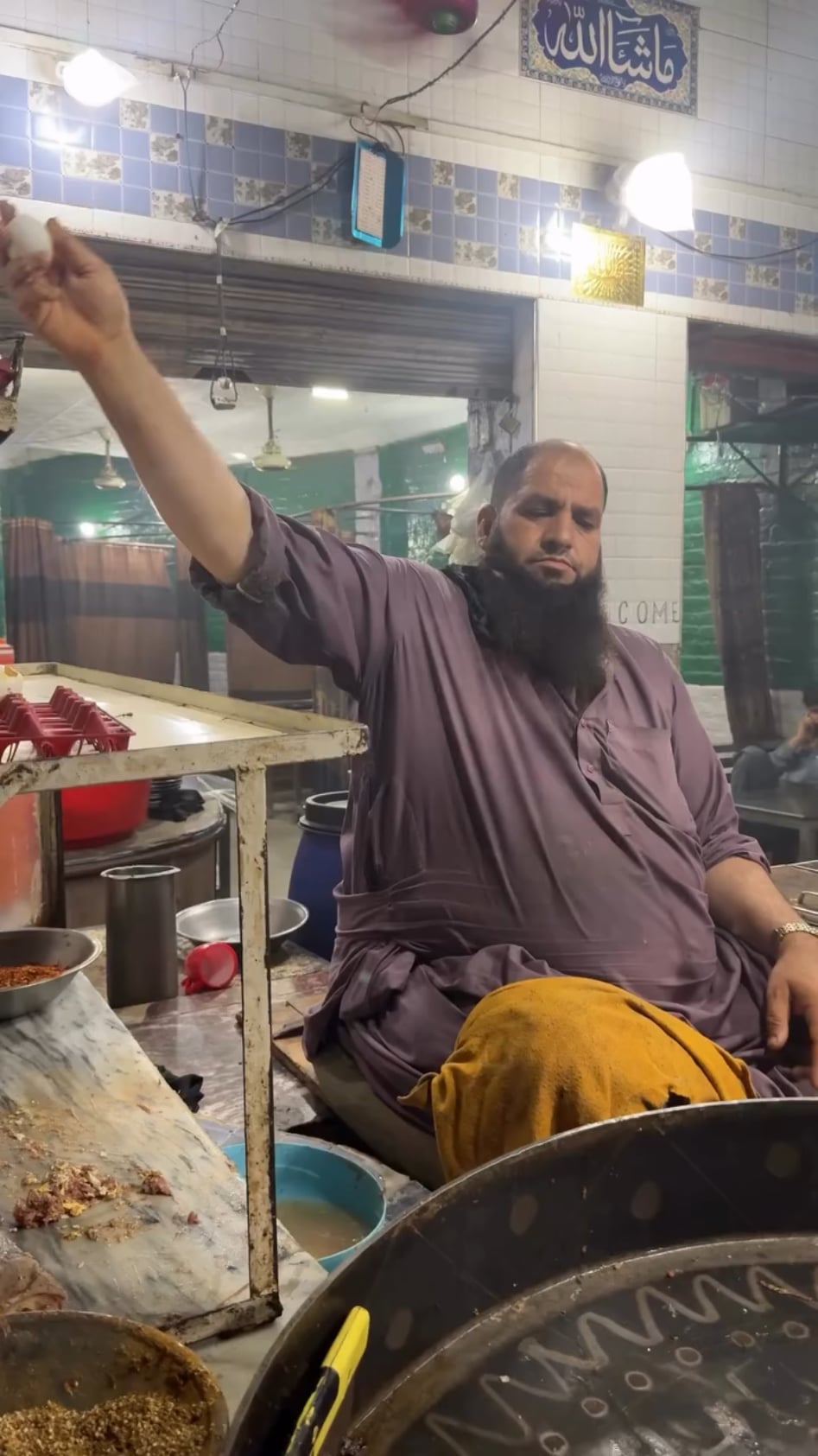 【悲報】パキスタンの屋台飯、想像の斜め上を行く衝撃的な内容だった…