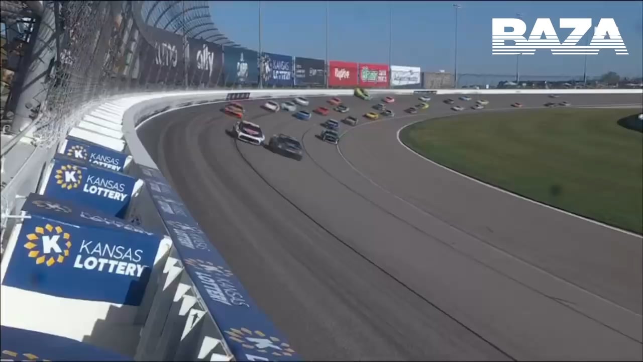 NASCARドライバー、時速320kmで壁に激突！→衝撃映像がヤバすぎ
