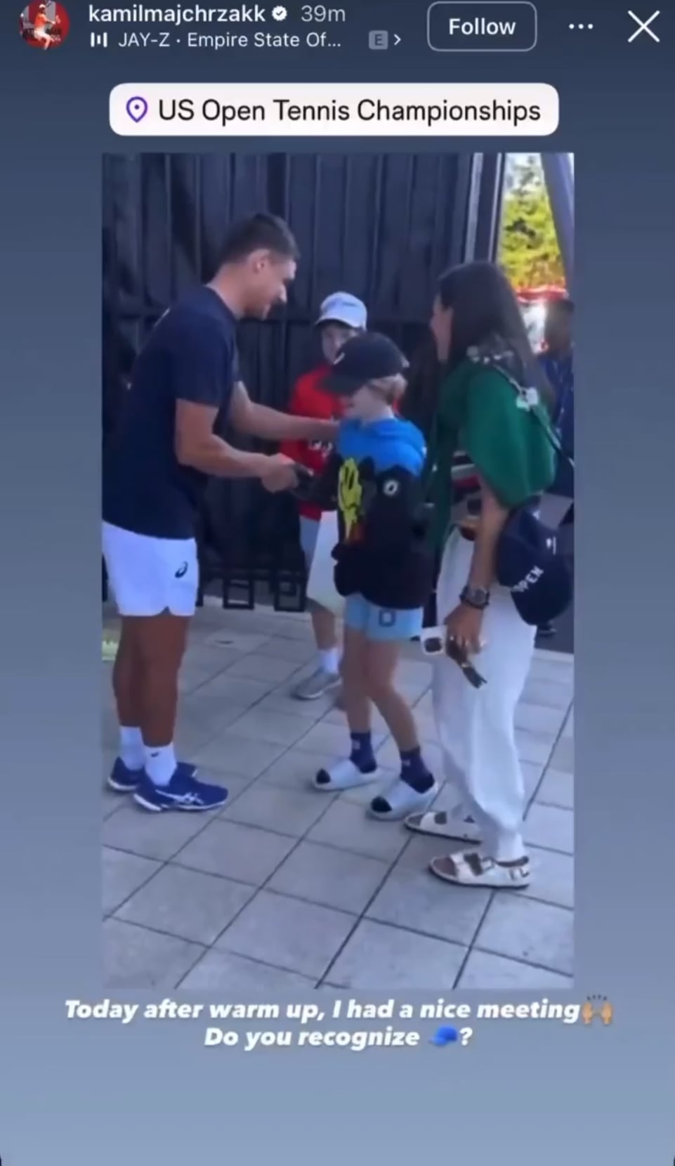 ポーランド人テニス選手、帽子を盗んだクズ野郎から少年を救出！