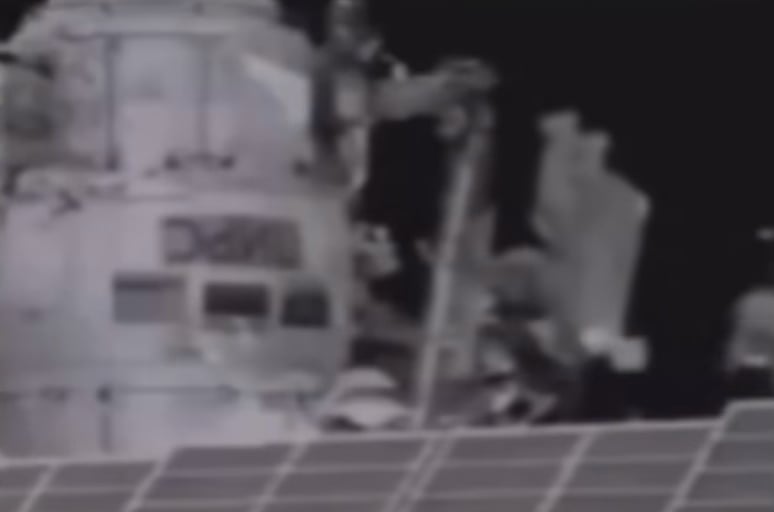 【宇宙ゴミ】2006年、不要なロシア製宇宙服をISSから投棄した結果ｗｗｗ