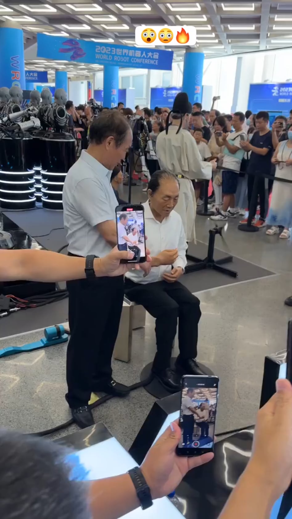【激似】北京ロボット会議で社長そっくりロボ登場！双子かと話題に