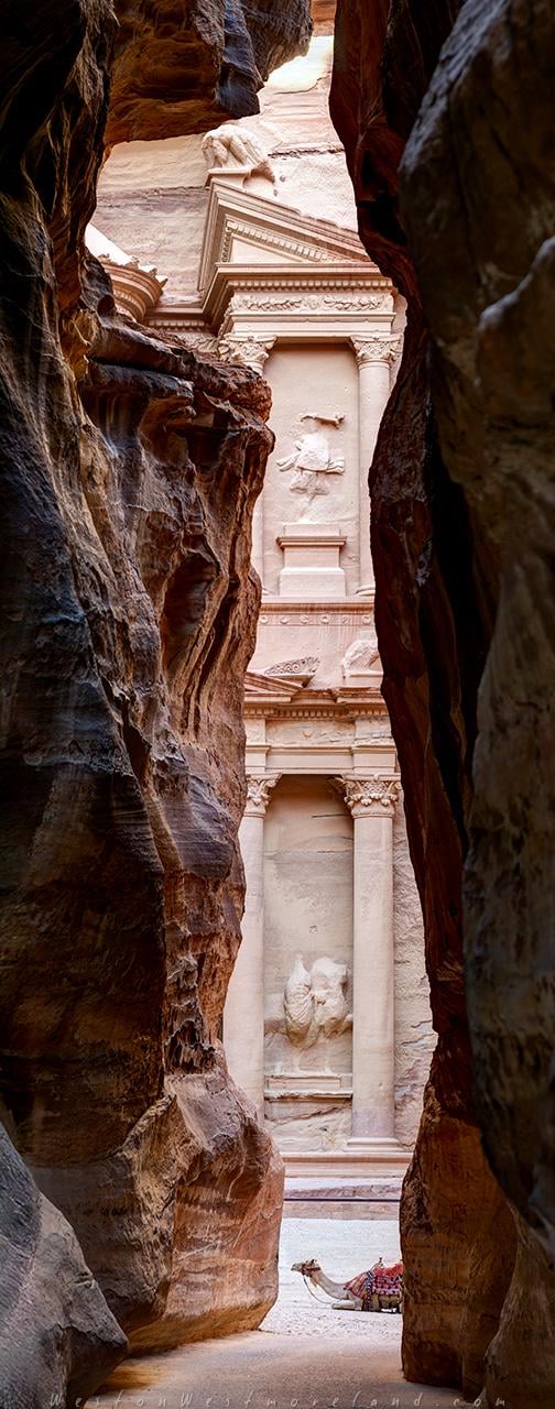 【写真】 【絶景】ペトラ遺跡、最初に目にする Treasury がマジですごい