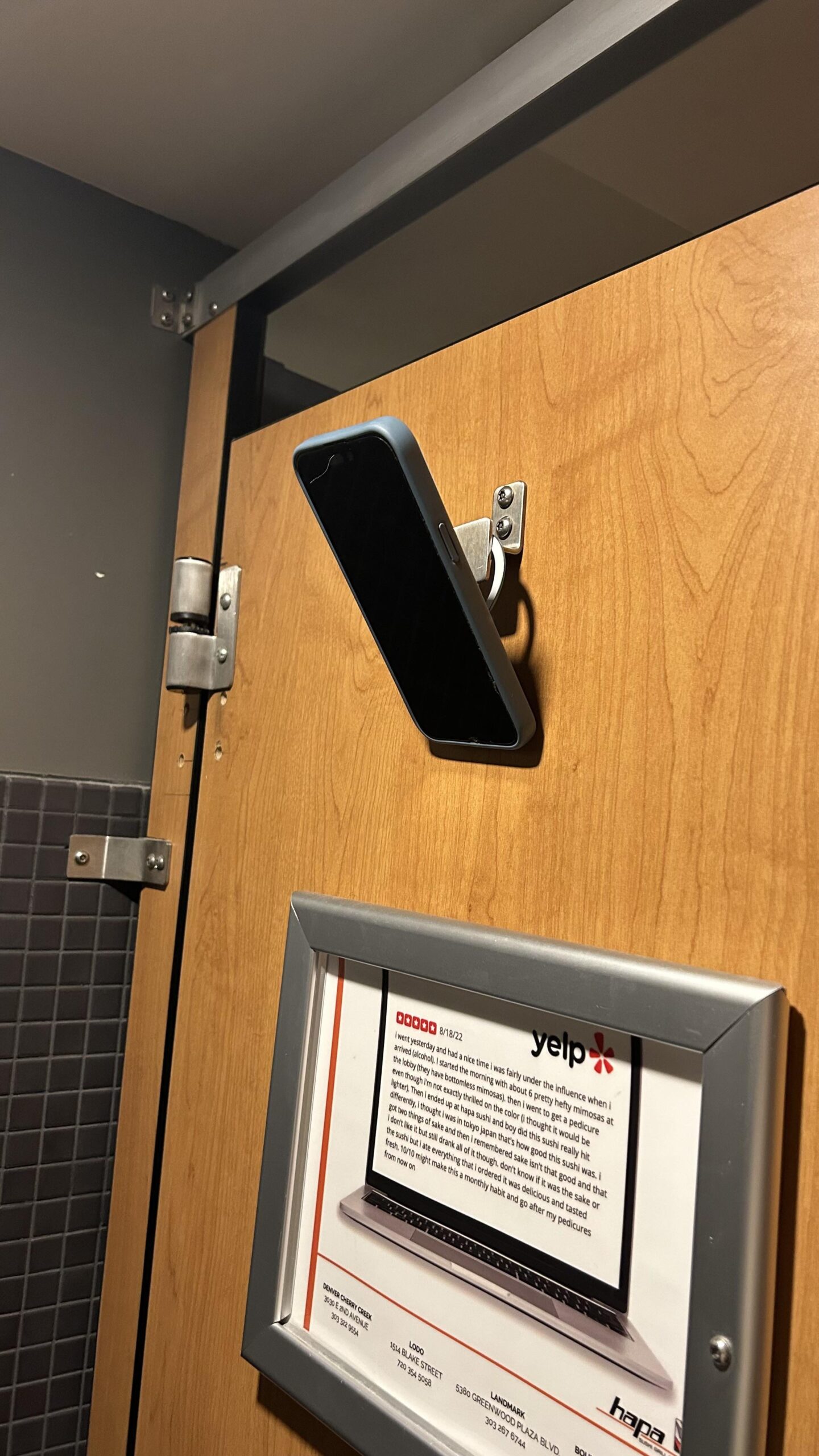 トイレ個室にスマホ置き忘れ事件発生ｗｗｗｗｗｗ