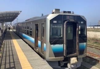 【朗報】JR東、秋田港クルーズ列車体験会開催！GV-E400系で行く！