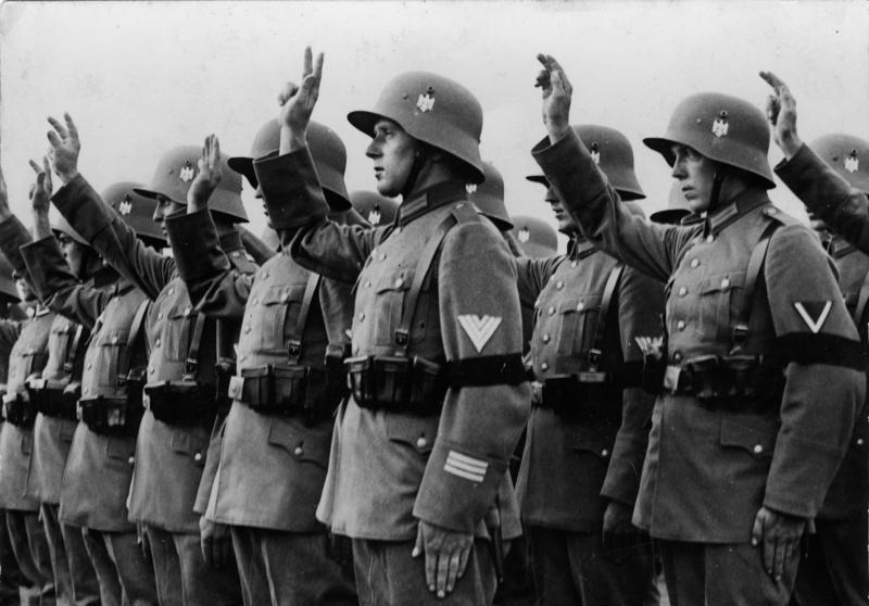 【衝撃】ヒトラー、軍の忠誠誓いを改竄し絶対権力を確立！